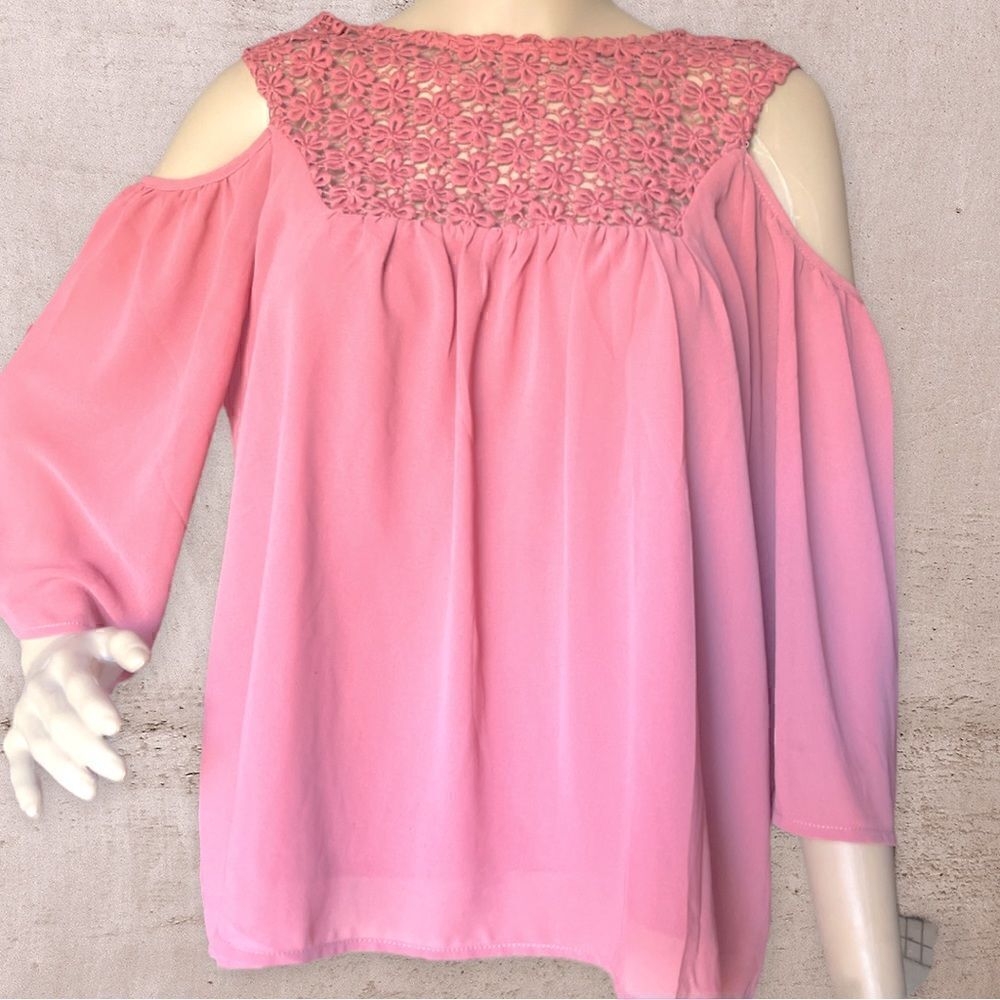 Love Couture Chic and Elegant Cocktail Top Pink
Cold Shoulder M
